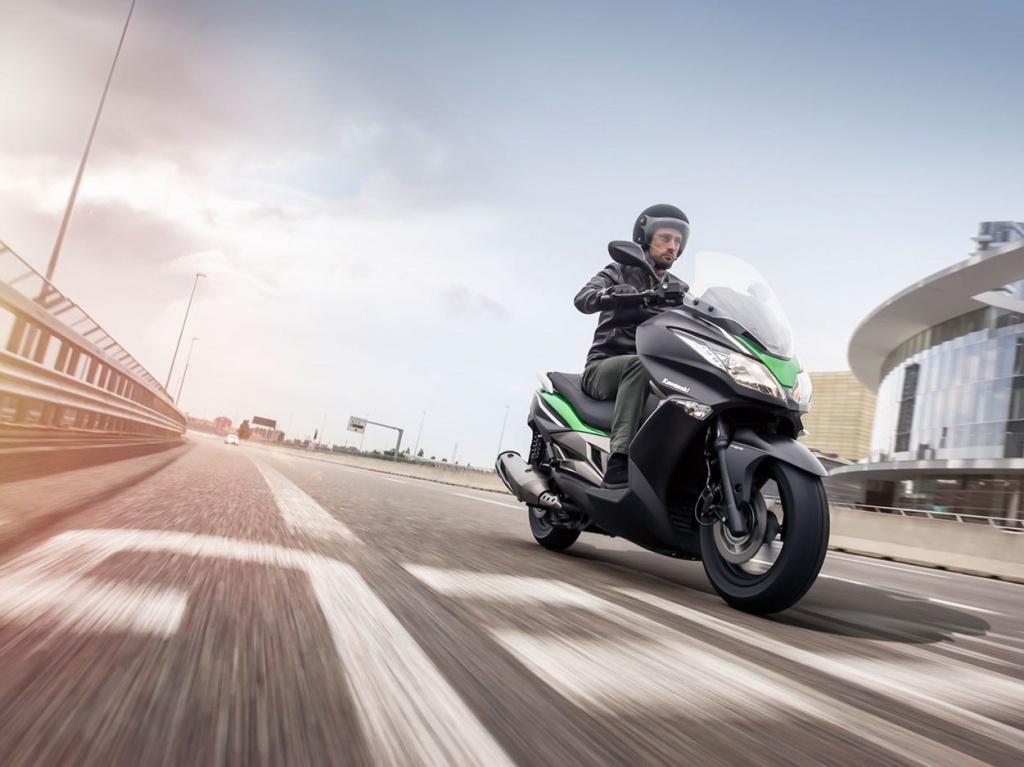 Фото скутера Kawasaki J300